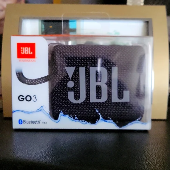 JBL HARMAN PORTABLE BLUETOOTH SPEAKER - Picture 8 of 8